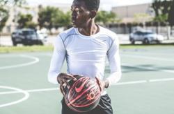 出色发挥引发热议！杜兰特在C9比赛中出色发挥赛场气氛高涨