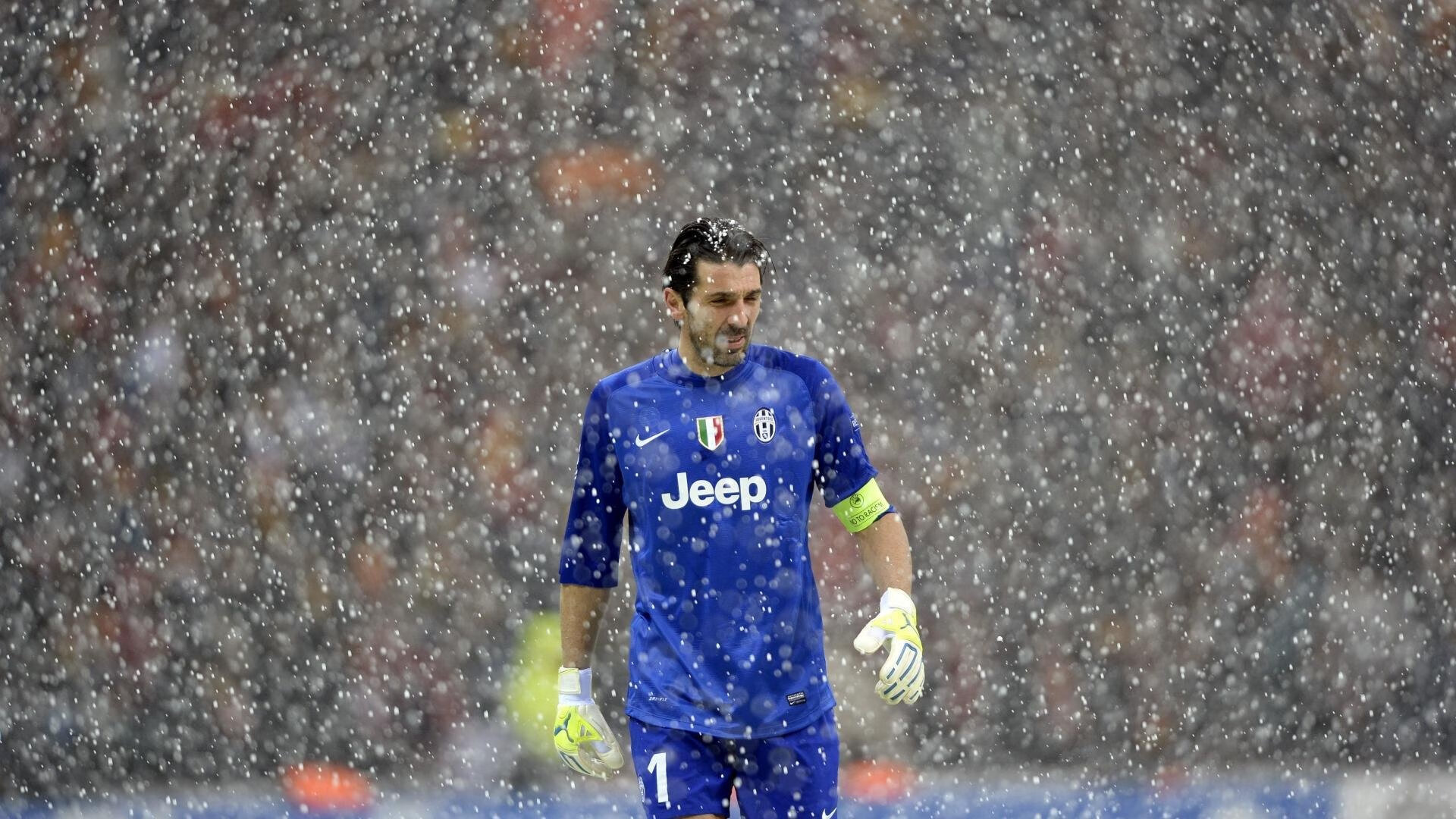 哈兰德连续十五场比赛得分超过夺冠，法国队不断突破！赢得满堂喝彩